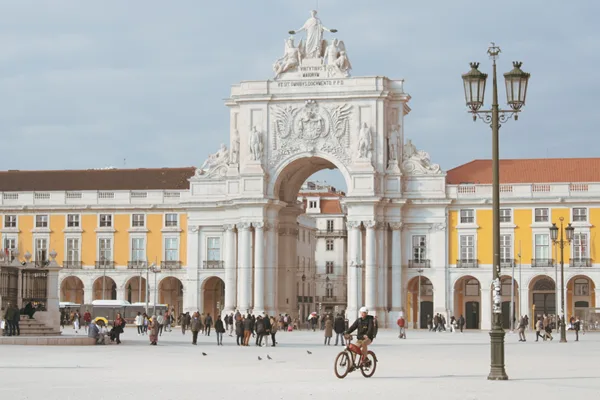 Número de brasileiros morando em Portugal é recorde, diz SEF