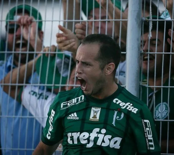 No estádio do Pacaembu, Palmeiras faz partida de times reservas contra o Grêmio