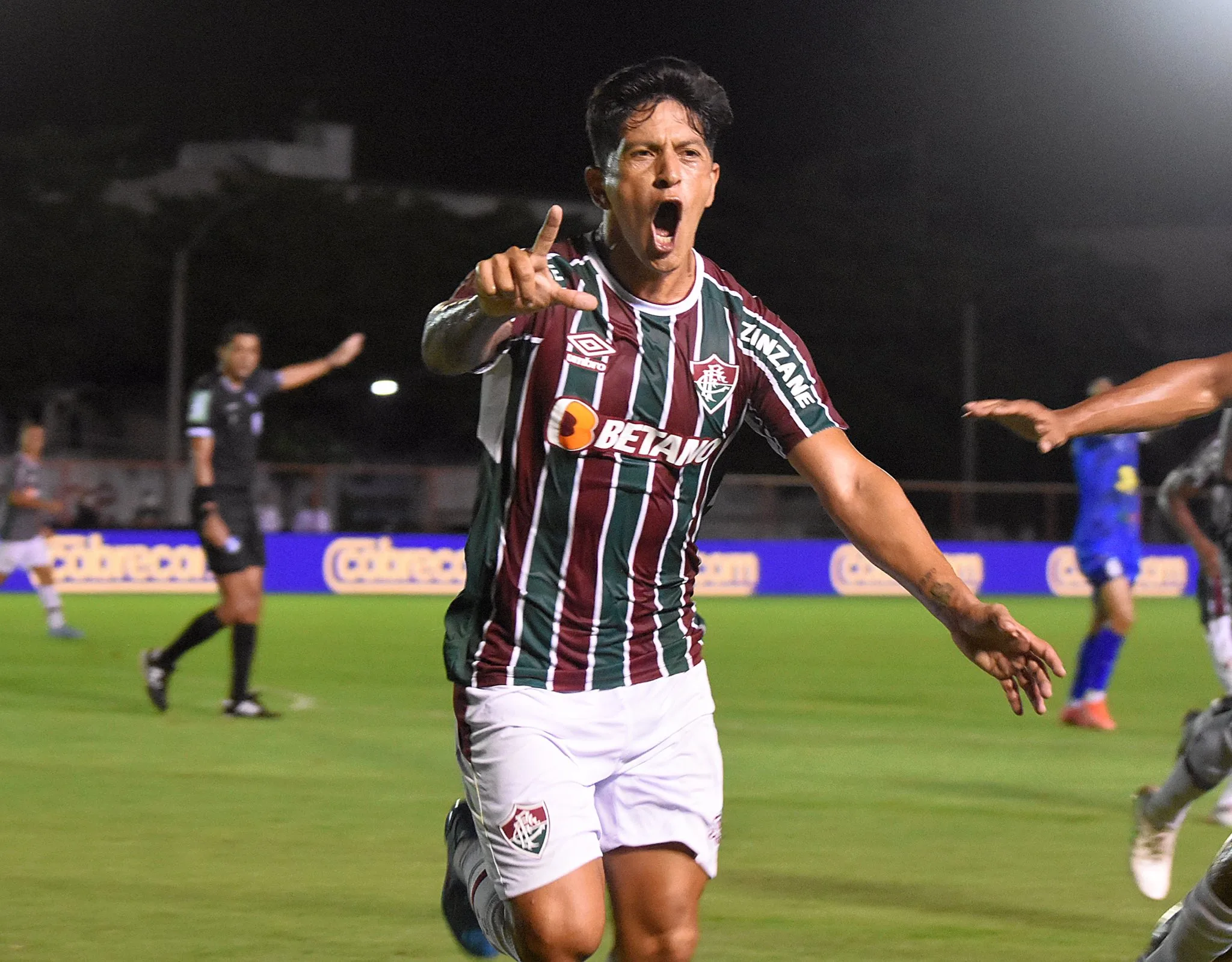 Em jogo com vaias a Abel Braga, Fluminense supera Audax com gol de Cano