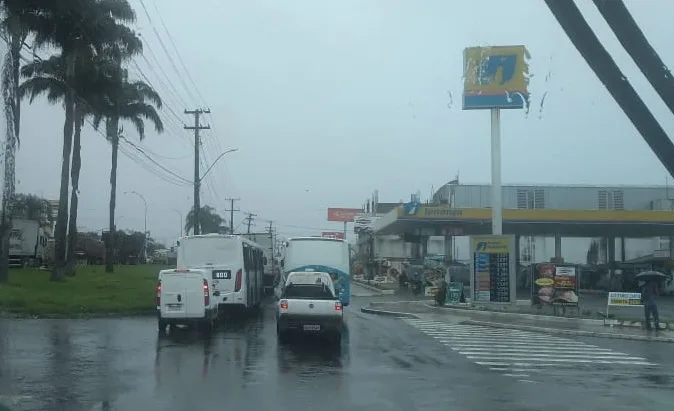 Serra registra 146 milímetros de chuva em 24 horas; mais de 770 pessoas estão fora de casa no ES