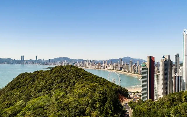 Balneário Camboriú figura como o segundo metro quadrado mais valorizado no país