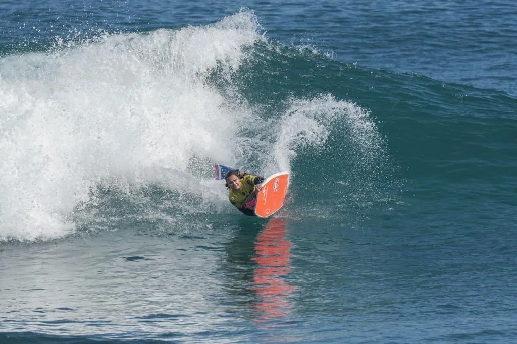 Neymara Carvalho conquista o segundo lugar na etapa do Chile do Mundial de Bodyboarding