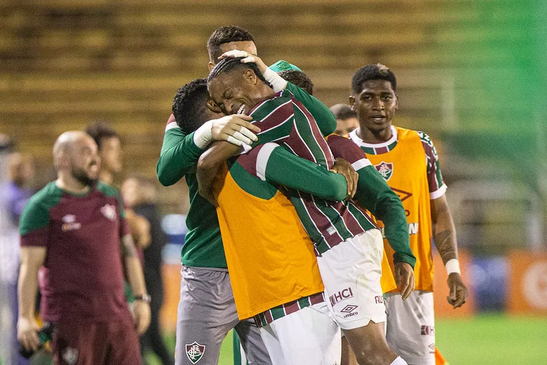 Fluminense volta a vencer, mas leva puxão de orelhas de Diniz