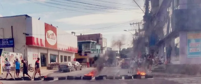 Trânsito é liberado após bloqueio de manifestantes na BR-101 na Serra