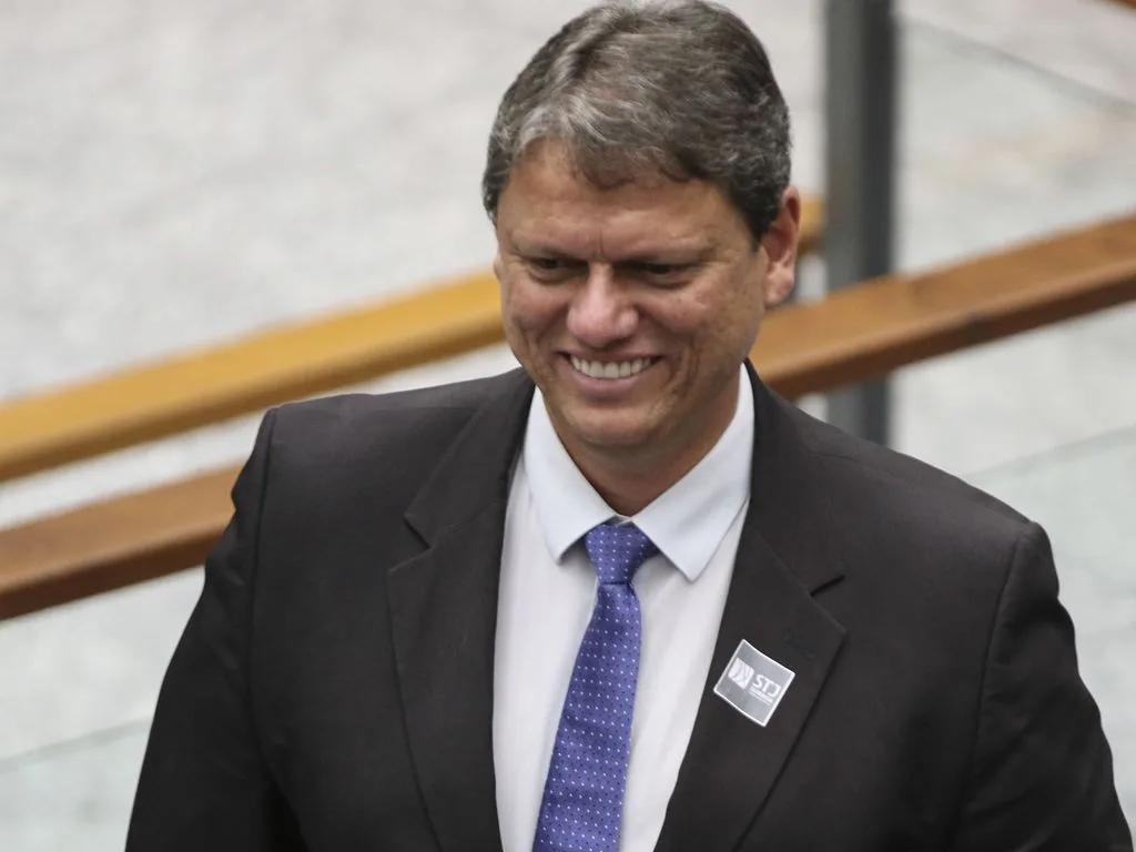 Governador eleito de São Paulo, Tarcísio de Freitas, participa de cerimônia de posse dos desembargadores Messod Azulay Neto e Paulo Sérgio Domingues, como ministros do Superior Tribunal de Justiça (STJ).