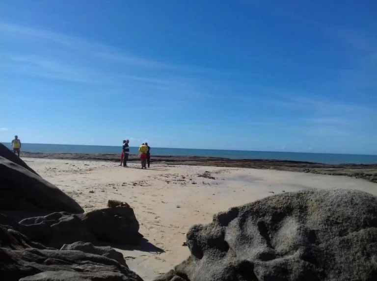 Parte de corpo encontrada no mar em Marataízes pode ser de adolescente desaparecido