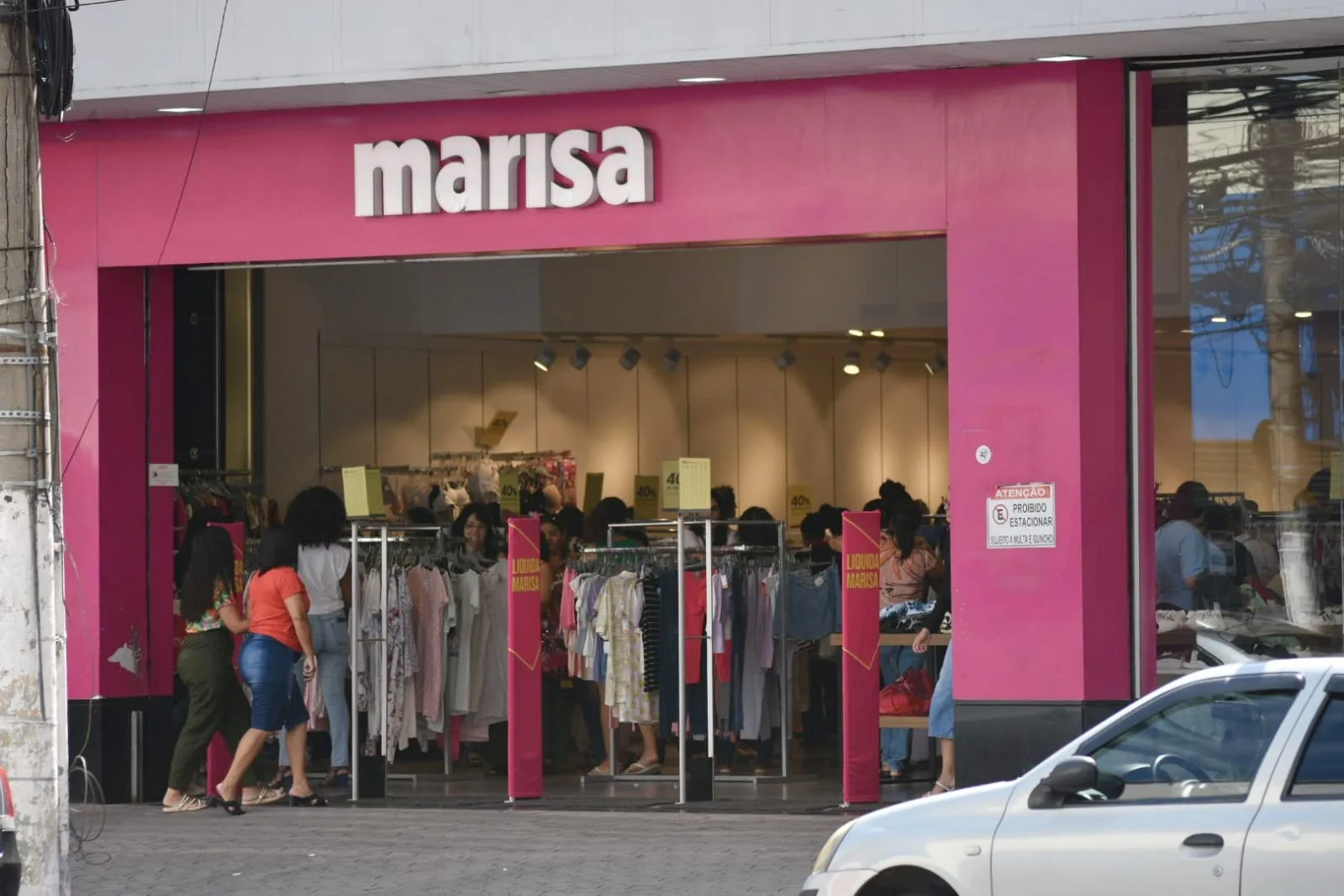 Loja Marisa tem prateleiras vazias após anunciar fechamento no Centro de Vitória