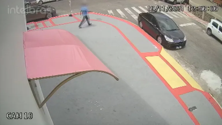 Homem tenta avisar sobre assalto e acaba levando tiro