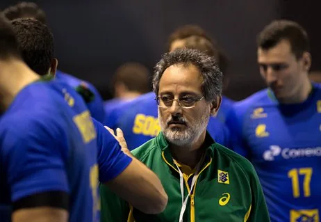 Novo técnico começa renovação na seleção masculina de handebol