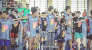 Anderson Varejão visita as crianças do seu projeto social voltado para o Basquete e Cidadania em Vitória/ES.