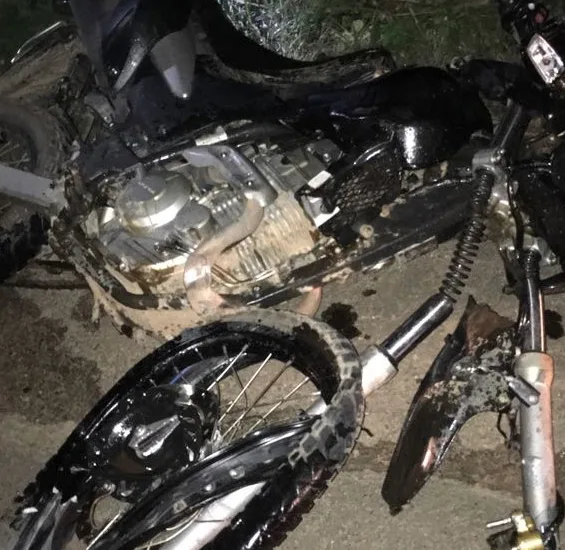 Mulher morre após acidente entre carro e moto na Rodovia Pedro Cola em Castelo