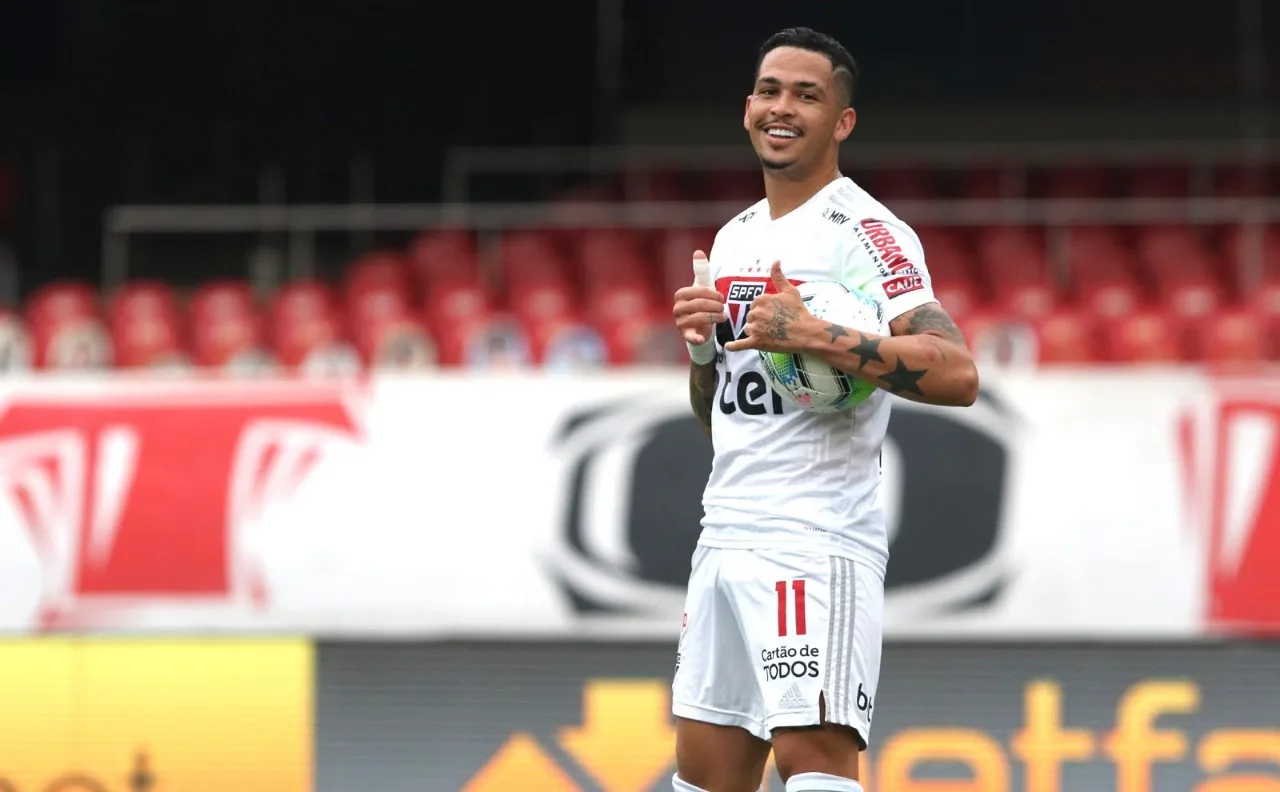 Atacante Luciano garante São Paulo na luta pelo título: 'Vamos brigar até o final'