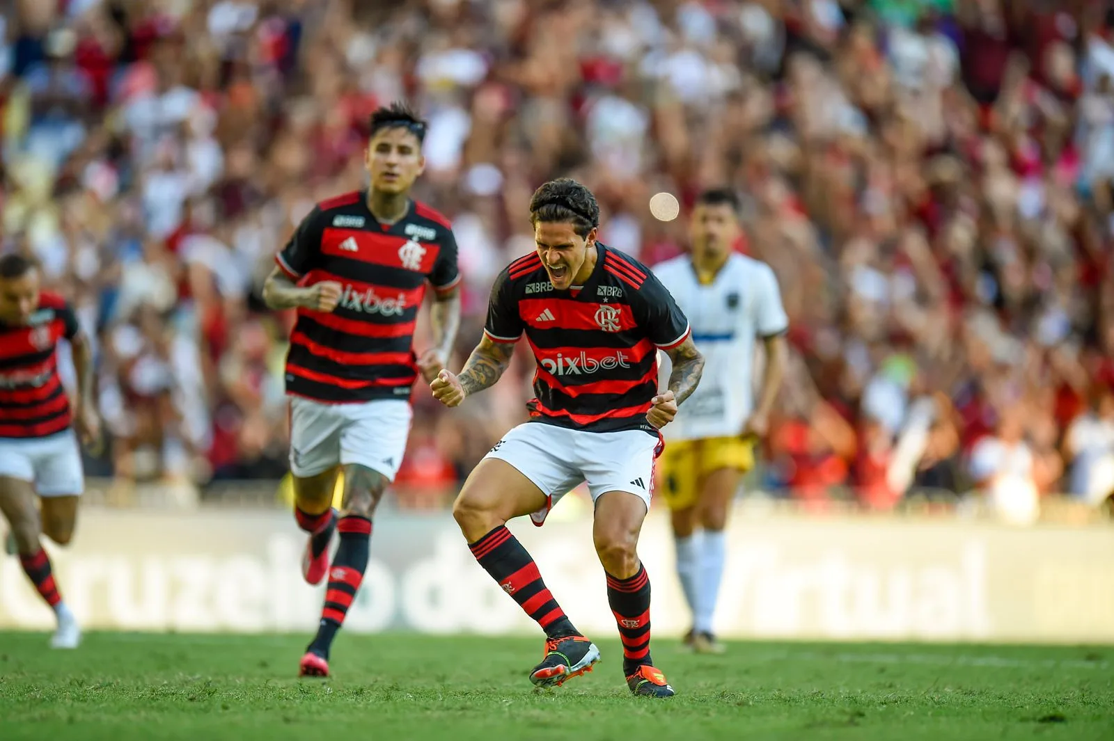 Tite critica estado do gramado do Maracanã: "Inadmissível"