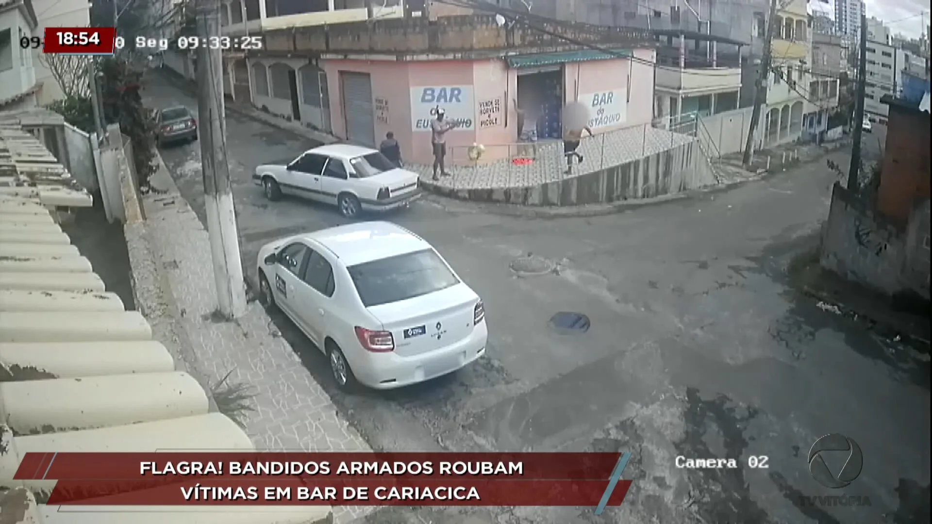 Flagra! Bandidos armados roubam vítimas em bar de Cariacica