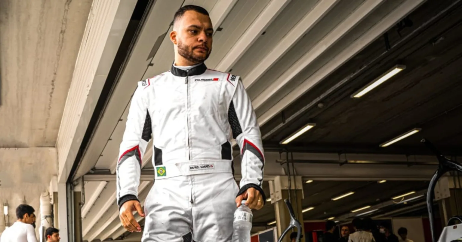 Promessa do automobilismo, Rafael Soares se prepara para brilhar nas pistas Promessa do automobilismo, Rafael Soares se prepara para brilhar nas pistas