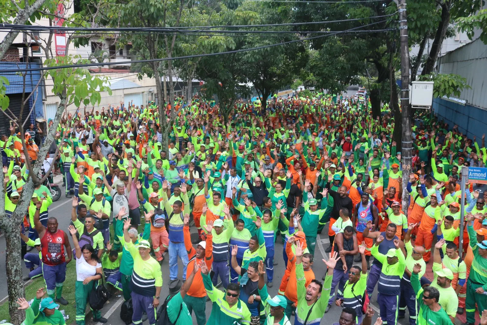 Após dois dias de greve, garis voltam a trabalhar na Grande Vitória