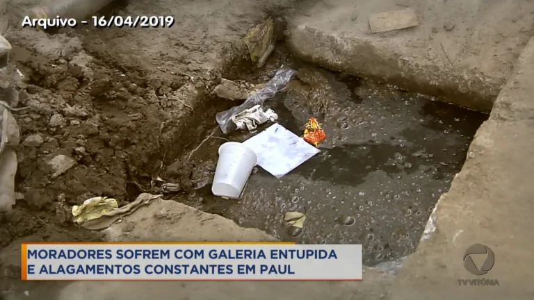 Moradores sofrem com alagamentos constantes em bairro de Vila Velha