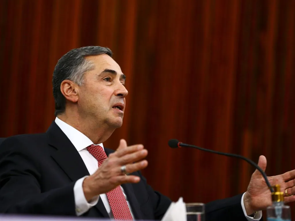 O presidente do Tribunal Superior Eleitoral (TSE), Luís Roberto Barroso, durante entrevista coletiva.