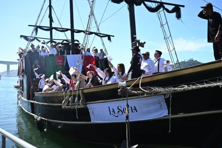 Cortejo marítimo marca início da festa de 150 anos da imigração italiana no ES. Veja as fotos