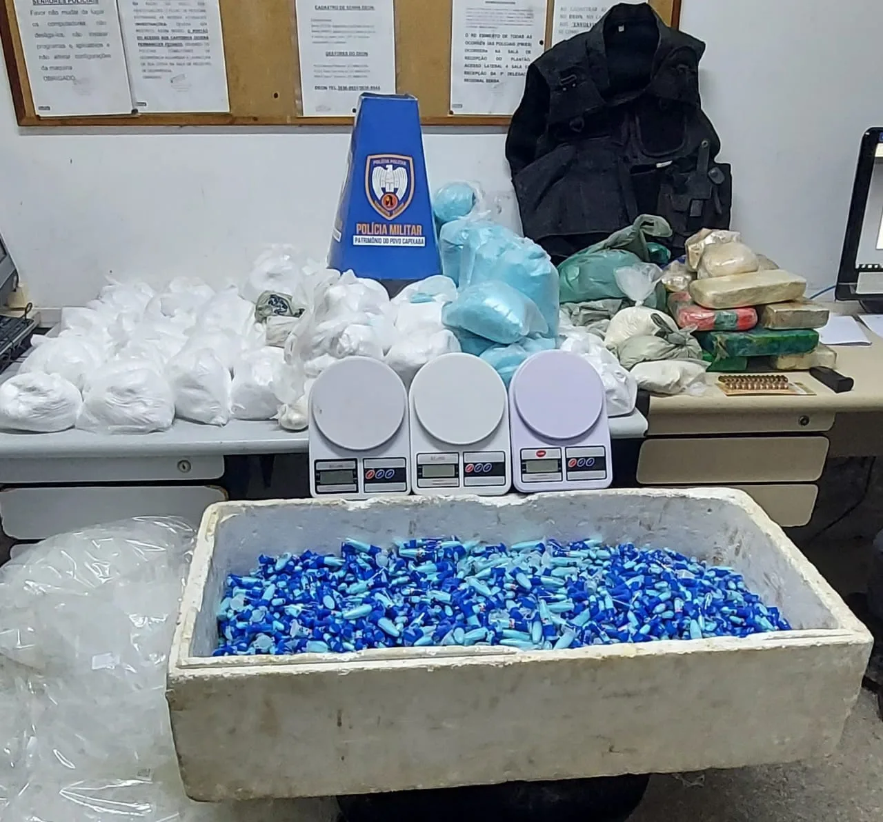 PM estoura laboratório de drogas, apreende 123 quilos de cocaína e duas bombas