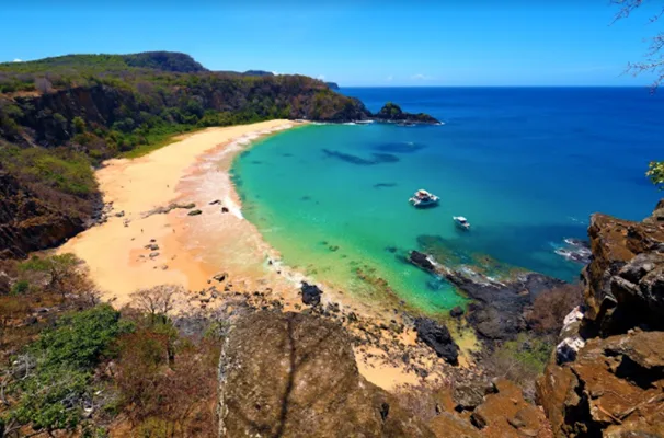 Noronha tem atrações e belezas além das praias