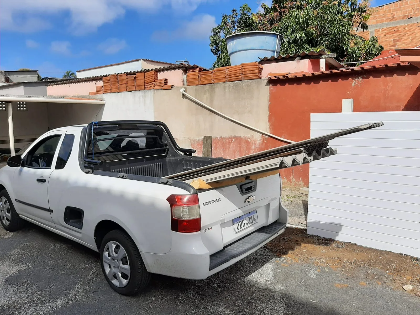 Funcionário público é rendido e tem carro roubado na Serra