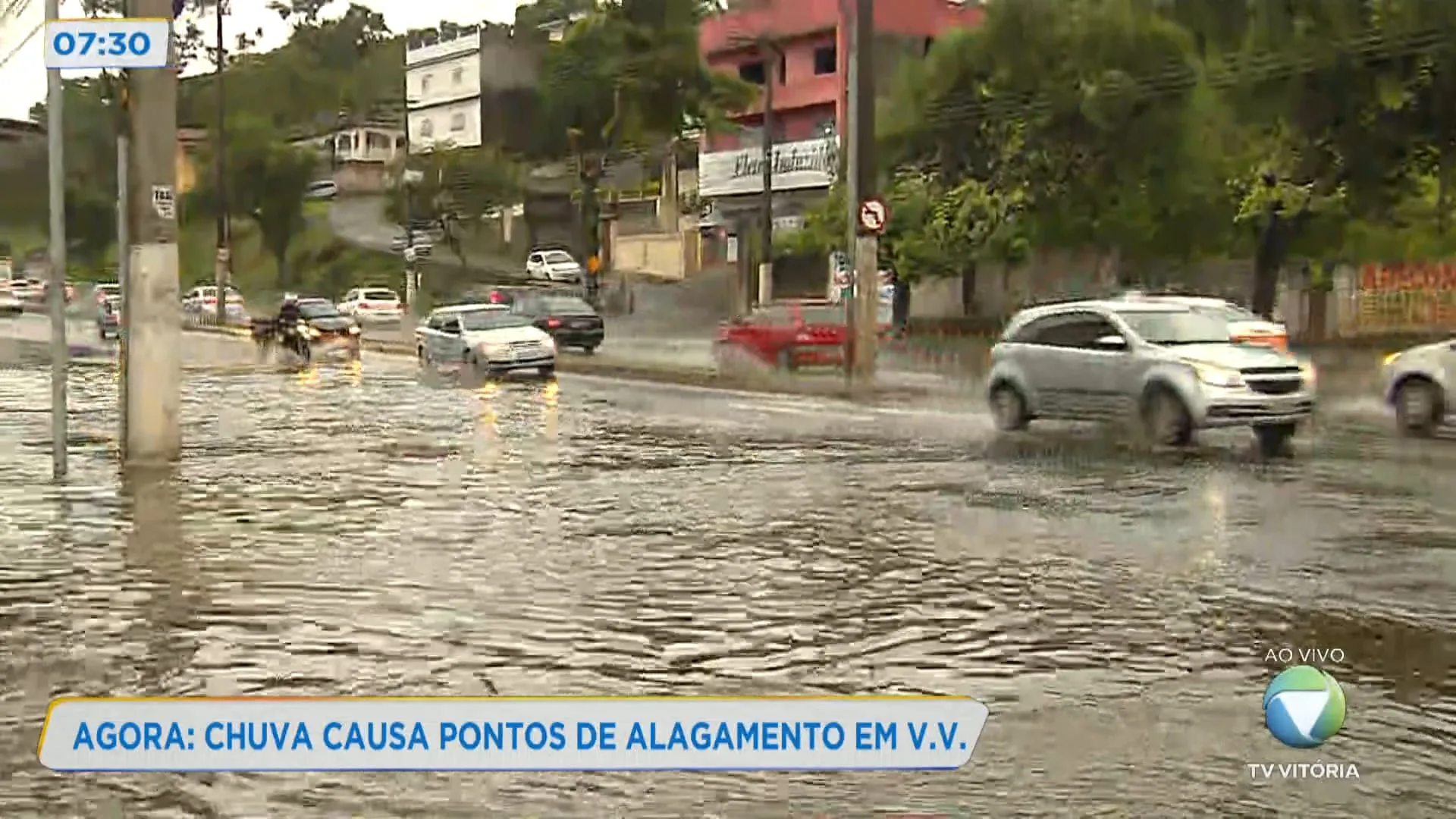 Terça-feira de chuva e alagamentos em Vila Velha