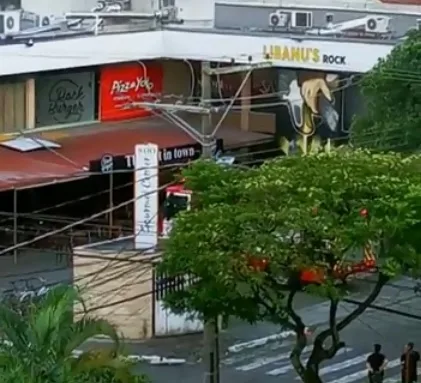 VÍDEO | Incêndio atinge cozinha de hamburgueria em Jardim Camburi