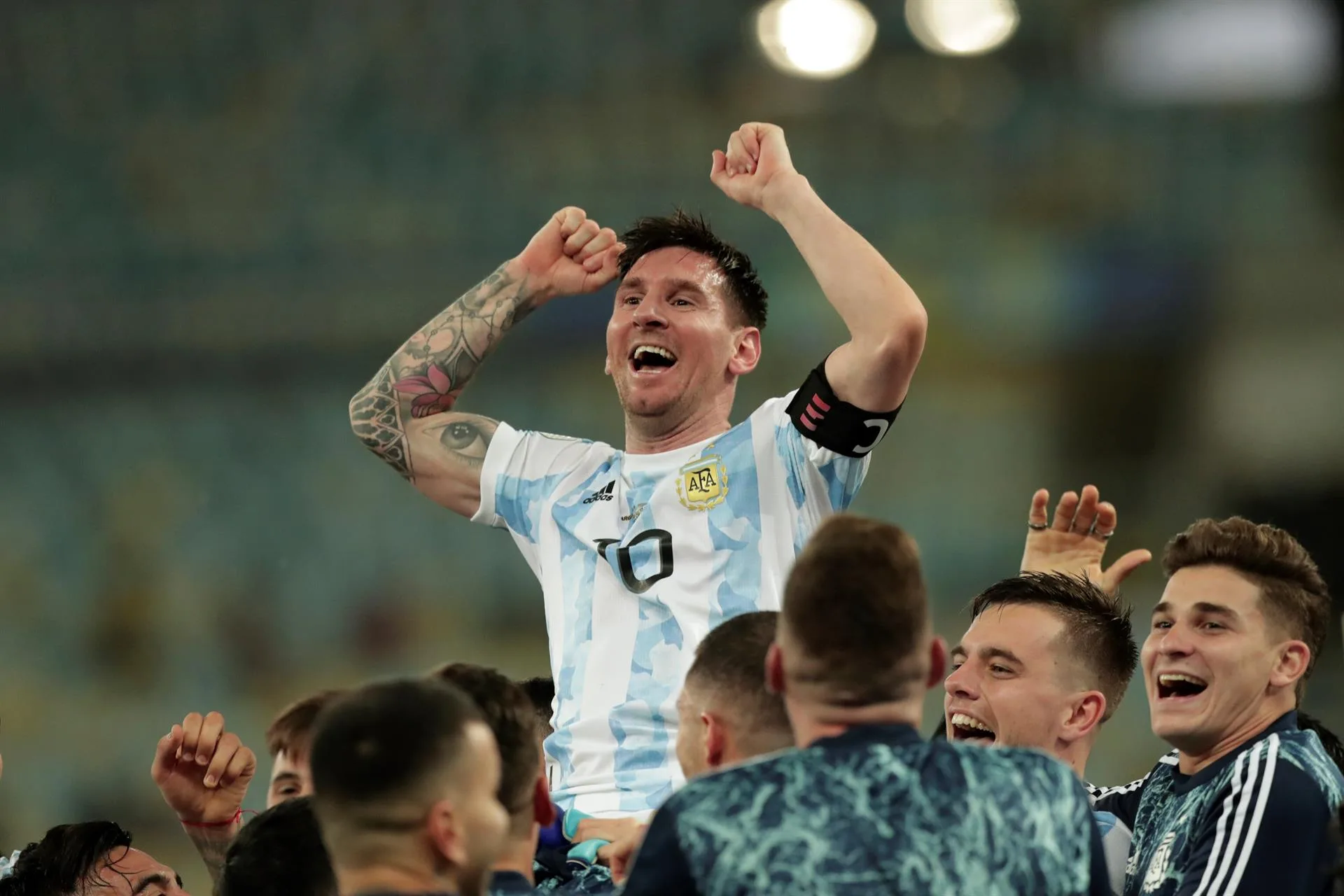 Messi marca no jogo mil, Argentina bate a Austrália e enfrenta a Holanda nas quartas de final