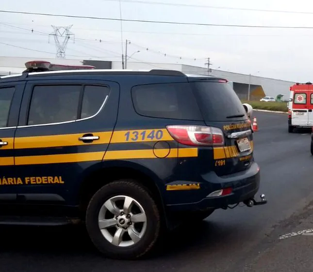 Pedestre morre atropelado e motorista foge após acidente na BR-101