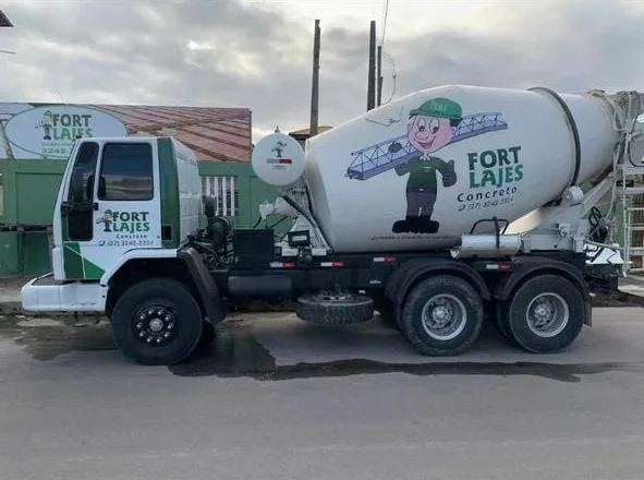 Caminhão betoneira é roubado de empresa em Vila Velha