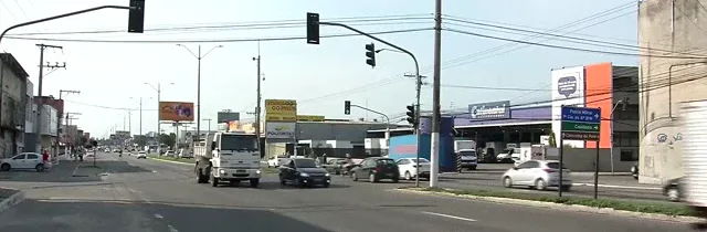 Três suspeitos de roubarem carro e celulares são presos após perseguição em Vila Velha