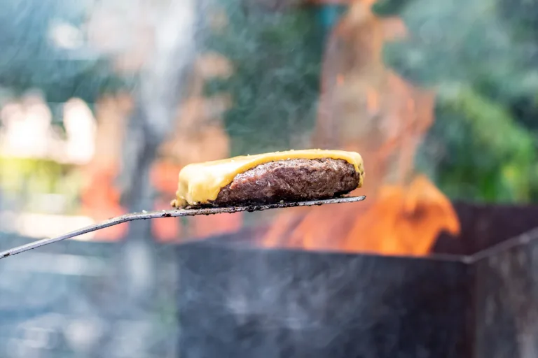 Entrada gratuita: 6 toneladas de carne, música e espaço kids durante festival em Vitória