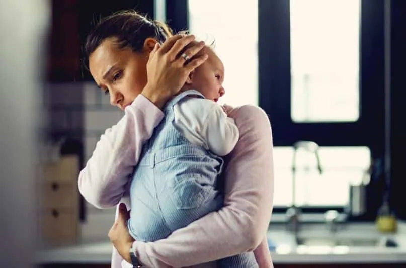 Saiba como aliviar a carga mental que sobrecarrega as mães