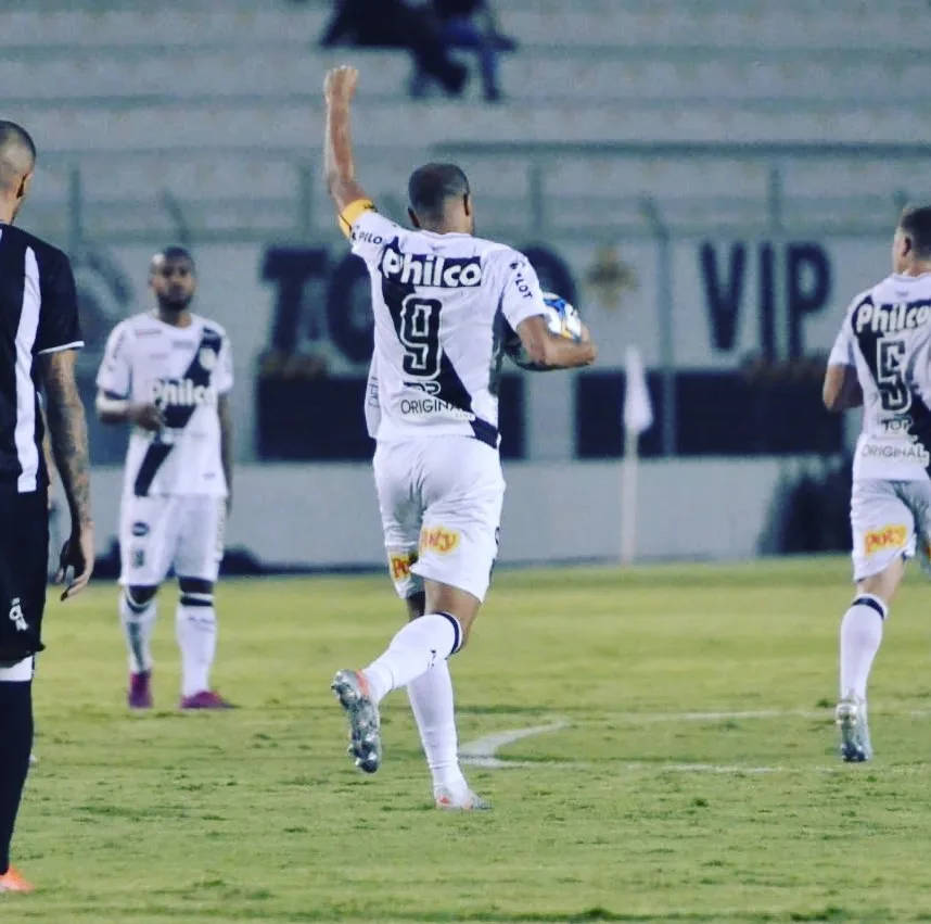 Maior goleador da Ponte Preta no século, Roger quer agora a artilharia da Série B