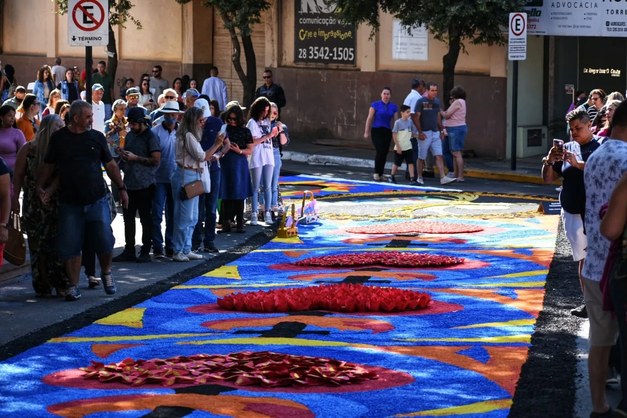 FOTOS | Tapetes de Corpus Christi voltam a decorar ruas de Castelo após dois anos