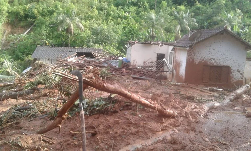 VÍDEO | Chuva causa estragos e deixa comunidade isolada em Vargem Alta