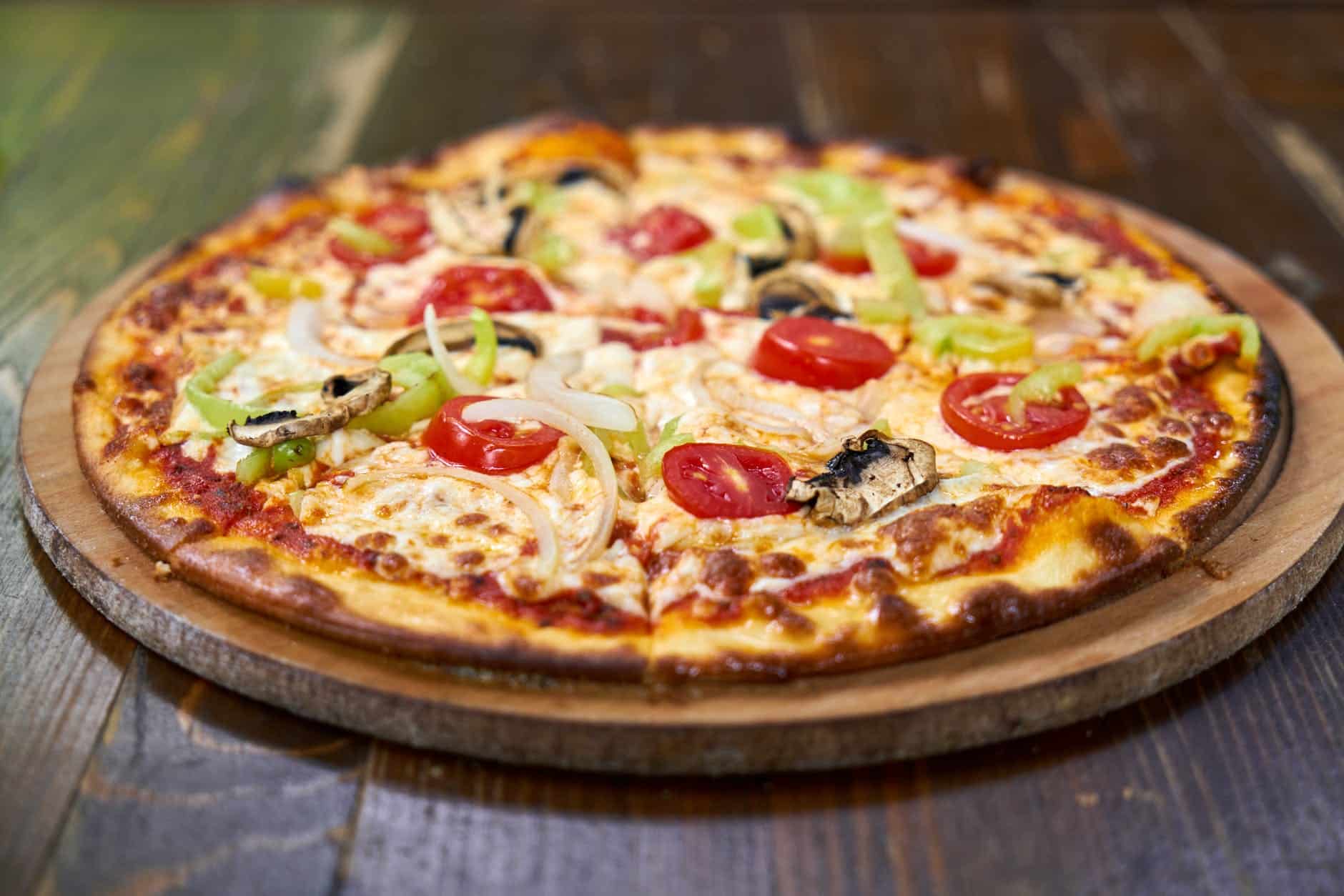 Aprenda uma receita fácil e rápida de pizza para fazer em casa