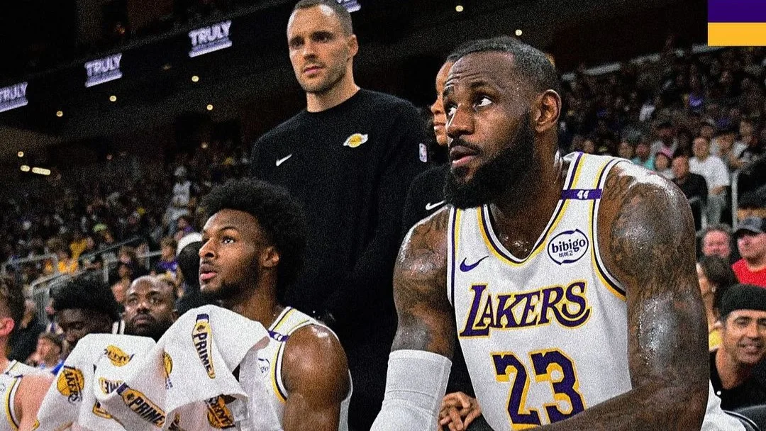 LeBron James e filho jogam juntos pela 1ª vez nos Lakers