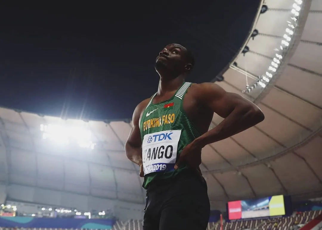 Atleta de Burkina Fasso bate recorde mundial indoor do salto triplo