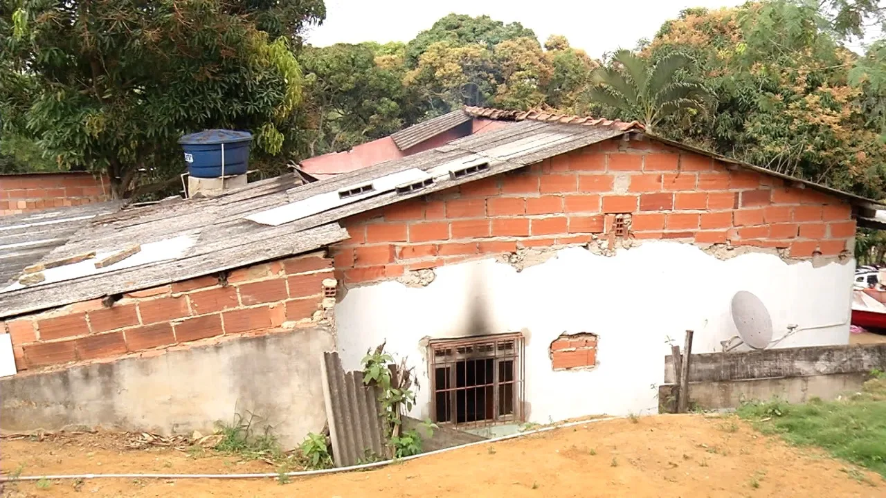 "Provavelmente, estavam dormindo", diz bombeira sobre meninos carbonizados na Serra