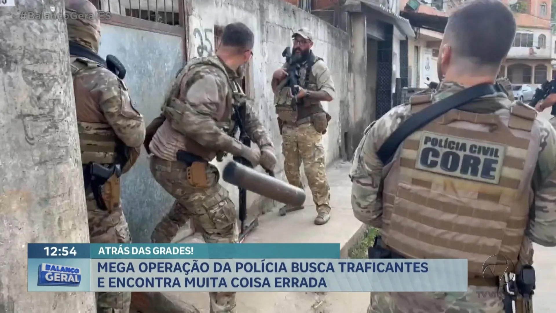 Mega operação da polícia busca traficantes e encontra muita coisa errada