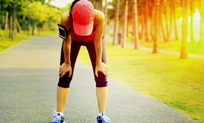 Perda urinária durante a  corrida.