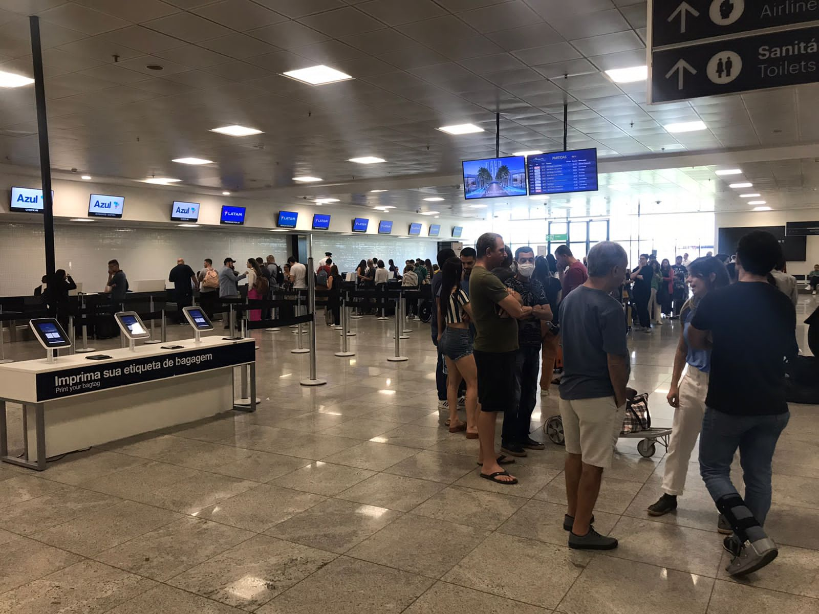 Pilotos e comissários aceitam proposta e encerram greve nos aeroportos