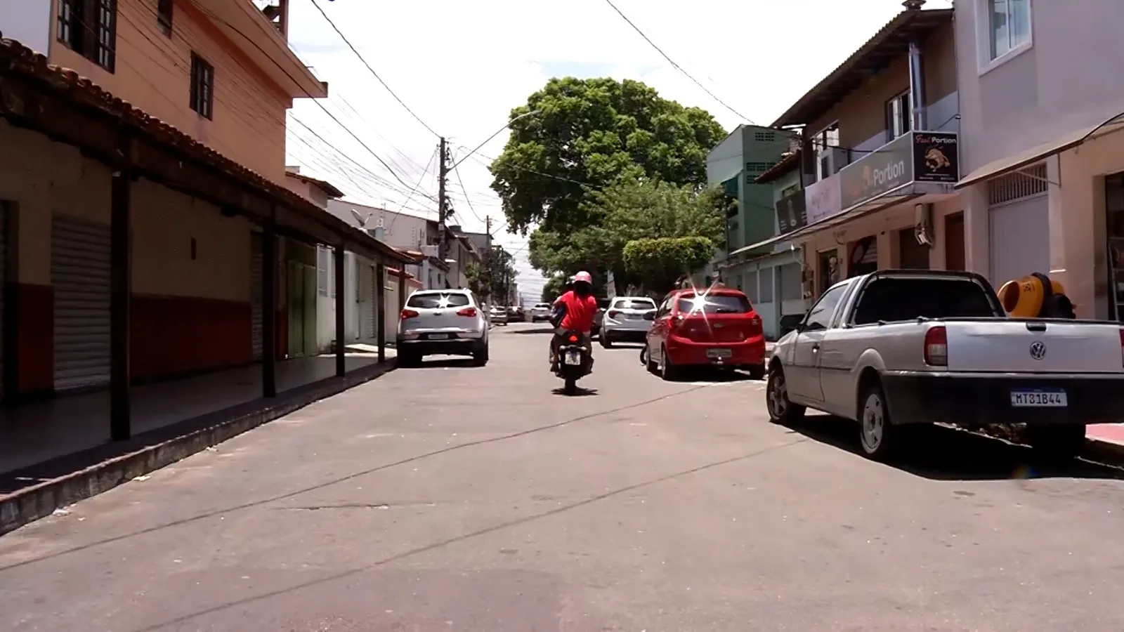 VÍDEO I Homem tenta assaltar motoboy em Vila Velha e apanha