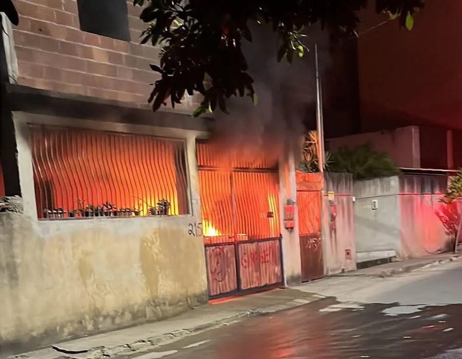 VÍDEO | Mulher é agredida e tem casa incendiada pelo ex em Baixo Guandu