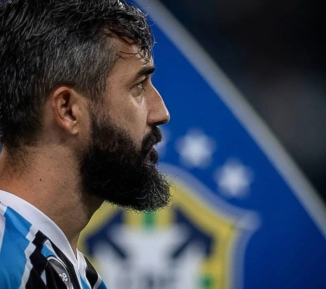 Ex-Grêmio e campeão mundial pelo Corinthians, Douglas se aposenta aos 38 anos