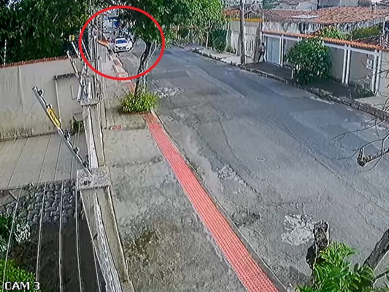 Mulher é rendida e tem o carro roubado ao deixar filha em creche na Serra