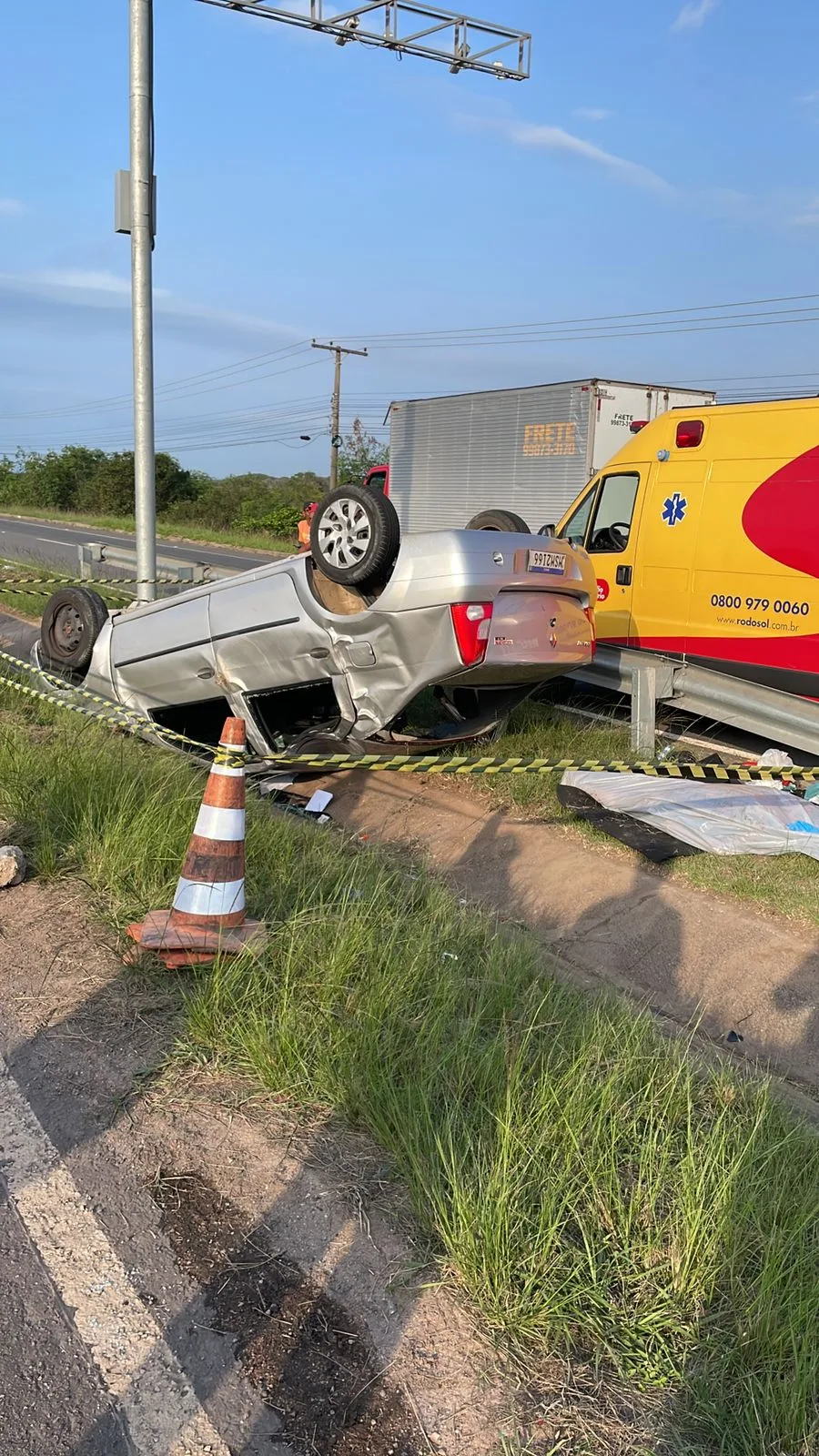 Uma pessoa morre e outra fica ferida após capotamento na Rodosol