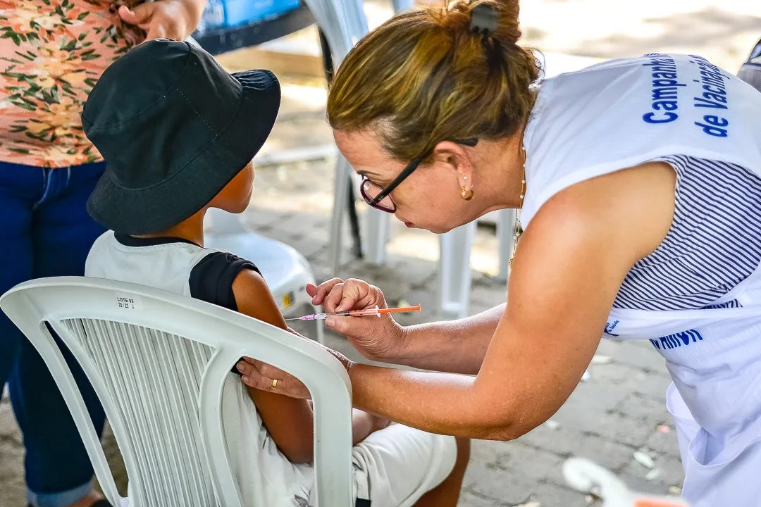 Vacinação protege crianças de sequelas da covid-19